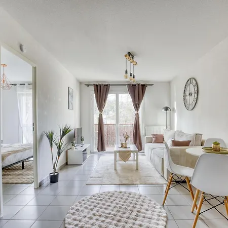 Cosy Et élégant, Proche Aéroport&hyper Centre *