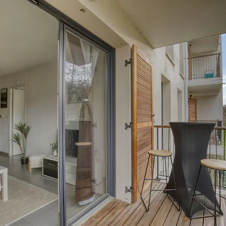 Cosy Et élégant, Proche Aéroport&hyper Centre *